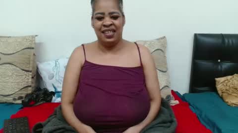 Snapshot of maturedbootyqueen chatting on April 2026 12:29:02 PM QUEEN online show from April 2026 12:29:02 PM
