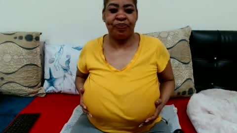 Snapshot of maturedbootyqueen chatting on May 2026 12:02:01 PM QUEEN online show from May 2026 12:02:01 PM