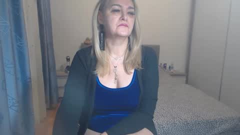 Snapshot of maturediana chatting on December 2024 03:26:02 AM maturediana online show from December 2024 03:26:02 AM