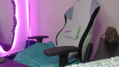 Mau and Lauren online show from March 2026 01:10:01 AM