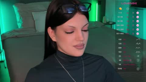 Mavis online show from November 2025 08:52:02 PM