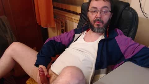 Snapshot of max818k chatting on December 2024 08:40:02 PM Max online show from December 2024 08:40:02 PM