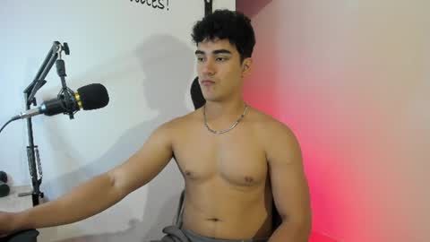 Snapshot of max__andrich chatting on July 2026 01:40:01 AM Max... online show from July 2026 01:40:01 AM