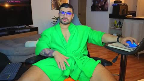 Snapshot of max_cooper17 chatting on November 2025 02:55:01 AM Max online show from November 2025 02:55:01 AM