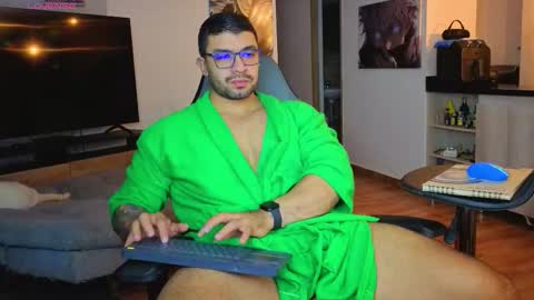 Snapshot of max_cooper17 chatting on November 2025 03:05:01 AM Max online show from November 2025 03:05:01 AM