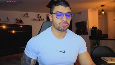 Snapshot of max_cooper17 chatting on November 2025 03:16:02 AM Max online show from November 2025 03:16:02 AM