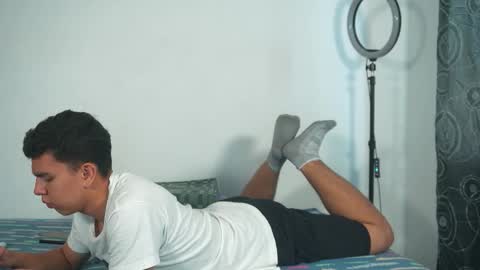 Max online show from November 2025 09:20:02 PM