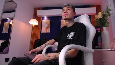 Snapshot of max_hader chatting on April 2026 12:44:01 AM Max online show from April 2026 12:44:01 AM