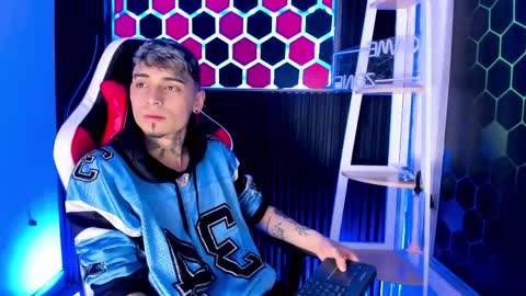 Snapshot of max_hader chatting on April 2026 03:11:02 AM Max online show from April 2026 03:11:02 AM