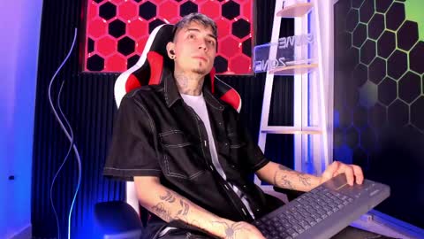 Snapshot of max_hader chatting on April 2026 03:35:01 AM Max online show from April 2026 03:35:01 AM