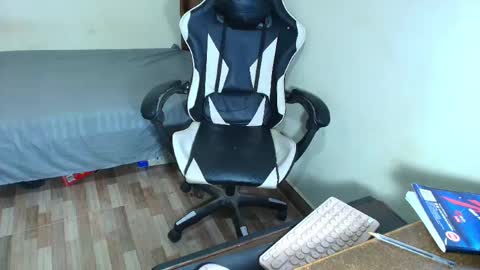 max_love25 online show from February 2026 07:01:01 PM