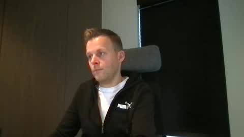 Max take off clothes online show from February 2025 08:13:02 AM