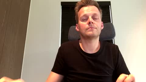 Max take off clothes online show from February 2025 02:24:02 PM