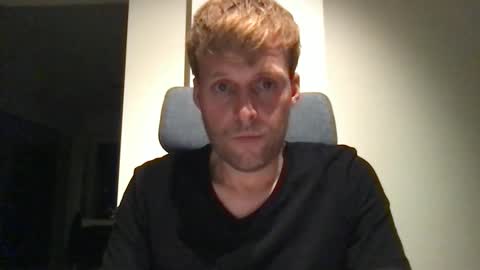 Max take off clothes online show from October 2025 08:07:01 PM