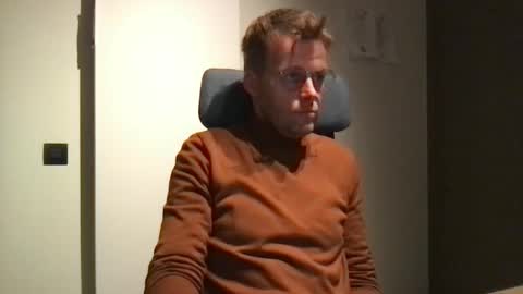 Max take off clothes online show from January 2026 06:55:02 PM