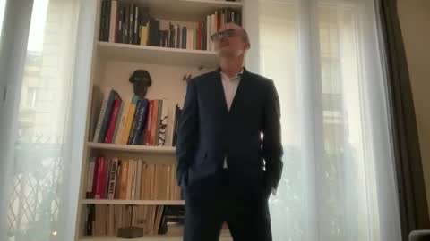 Snapshot of maxbow chatting on December 2025 01:38:02 PM Max Mikado online show from December 2025 01:38:02 PM