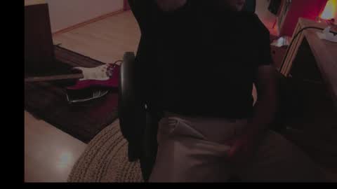 Snapshot of maxcamlove chatting on October 2025 04:00:01 AM maxcamlove online show from October 2025 04:00:01 AM