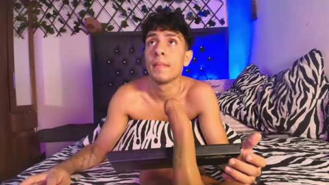 Snapshot of maxi_and_evan chatting on June 2026 07:14:02 AM maxi_and_evan online show from June 2026 07:14:02 AM