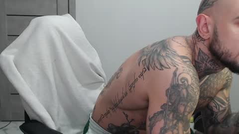 Snapshot of maxi_foxxx chatting on April 2026 06:00:02 AM Maximus Fox online show from April 2026 06:00:02 AM