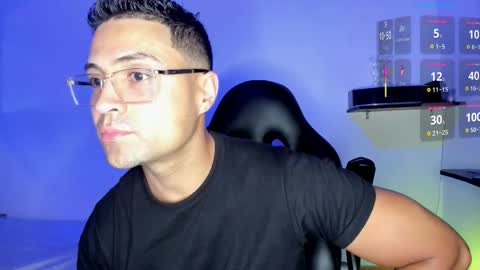 Snapshot of maxi_mux1 chatting on March 2026 11:09:01 PM MAXI online show from March 2026 11:09:01 PM