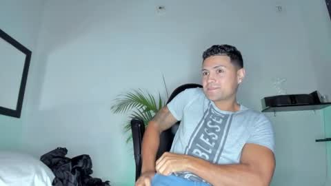 Snapshot of maxi_mux1 chatting on March 2026 12:39:01 AM MAXI online show from March 2026 12:39:01 AM