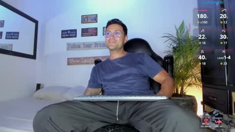 Snapshot of maxi_mux1 chatting on April 2026 10:09:02 PM MAXI online show from April 2026 10:09:02 PM