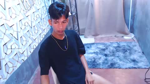 Snapshot of maxiebunny99 chatting on February 2025 11:59:02 PM Reyn online show from February 2025 11:59:02 PM