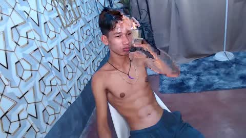 Snapshot of maxiebunny99 chatting on February 2025 12:58:02 PM Reyn online show from February 2025 12:58:02 PM