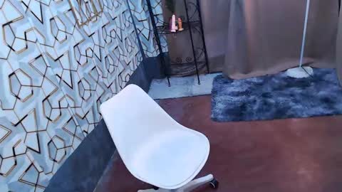 Snapshot of maxiebunny99 chatting on February 2025 03:56:02 AM Reyn online show from February 2025 03:56:02 AM