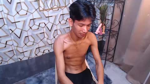 Snapshot of maxiebunny99 chatting on February 2025 11:14:02 PM Reyn online show from February 2025 11:14:02 PM