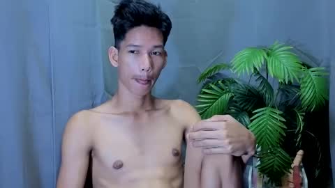 Snapshot of maxiebunny99 chatting on October 2025 10:18:02 PM Reyn online show from October 2025 10:18:02 PM