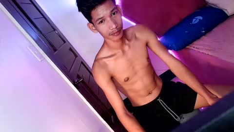 Snapshot of maxiebunny99 chatting on October 2025 08:23:02 AM Reyn online show from October 2025 08:23:02 AM