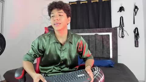 Maximiliano online show from November 2025 08:11:01 PM