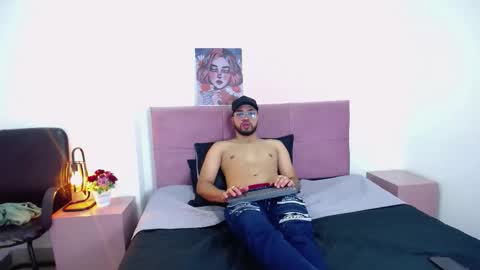 Snapshot of maximiliano_v chatting on February 2026 04:11:01 AM Maximiliano v online show from February 2026 04:11:01 AM