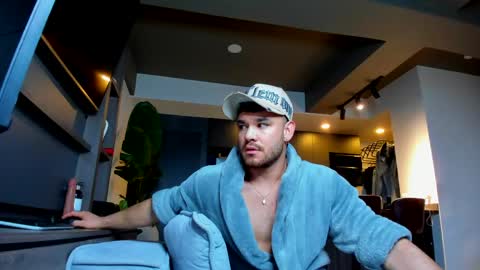 Snapshot of maximo_and_marcelo chatting on April 2026 11:02:01 AM maximo_and_marcelo online show from April 2026 11:02:01 AM