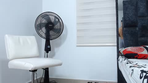 Maximo Sebastian online show from December 2024 01:40:02 AM