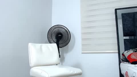 Maximo Sebastian online show from January 2025 03:20:02 AM