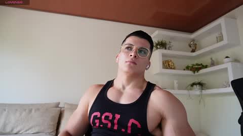 Snapshot of maximohoot chatting on April 2026 02:20:01 PM Sebastian online show from April 2026 02:20:01 PM