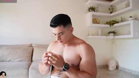 Snapshot of maximohoot chatting on April 2026 02:21:01 PM Sebastian online show from April 2026 02:21:01 PM