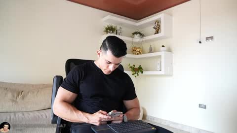 Snapshot of maximohoot chatting on May 2026 06:17:02 PM Sebastian online show from May 2026 06:17:02 PM