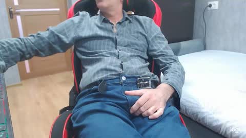 maximus3334 online show from March 2026 12:09:01 PM