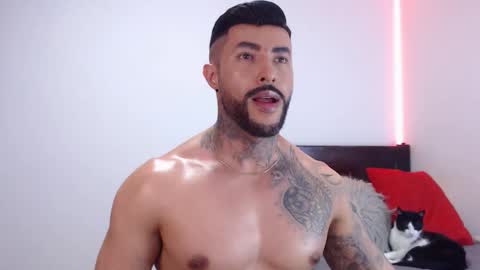 Independent Model online show from November 2025 01:38:02 AM