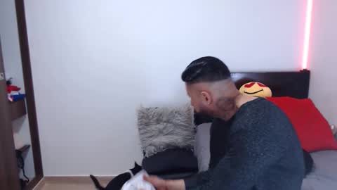 Independent Model online show from November 2025 03:23:02 AM