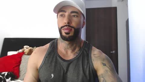 Snapshot of maximus_golden chatting on May 2026 03:35:01 AM Independent Model online show from May 2026 03:35:01 AM