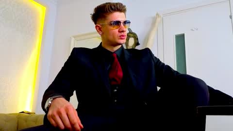 Snapshot of maxkaiden chatting on April 2026 05:00:02 AM MaxKaiden online show from April 2026 05:00:02 AM