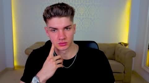 Snapshot of maxkaiden chatting on April 2026 11:45:02 AM MaxKaiden online show from April 2026 11:45:02 AM