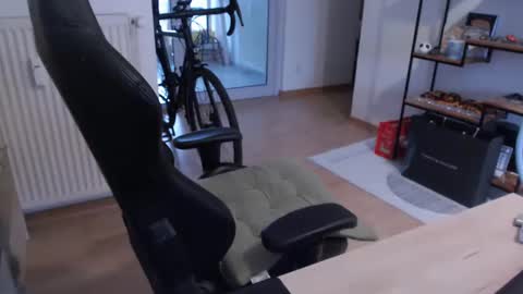 Snapshot of maxp0wer21 chatting on December 2024 01:05:02 PM maxp0wer21 online show from December 2024 01:05:02 PM