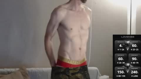 Snapshot of maxrouger chatting on November 2025 09:31:01 AM MaxRouger online show from November 2025 09:31:01 AM