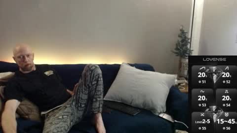 Snapshot of maxrouger chatting on November 2025 01:57:02 PM MaxRouger online show from November 2025 01:57:02 PM