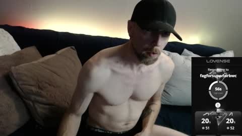 Snapshot of maxrouger chatting on December 2025 01:43:01 AM MaxRouger online show from December 2025 01:43:01 AM